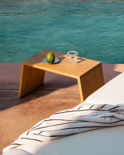 Mesa lateral exterior Savina